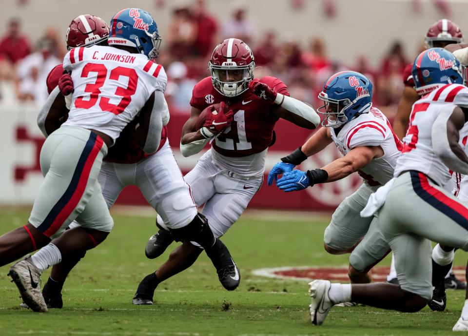 Alabama running back Jase McClellan (21) carries the ball against the Mississippi during the first half at Bryant-Denny Stadium.