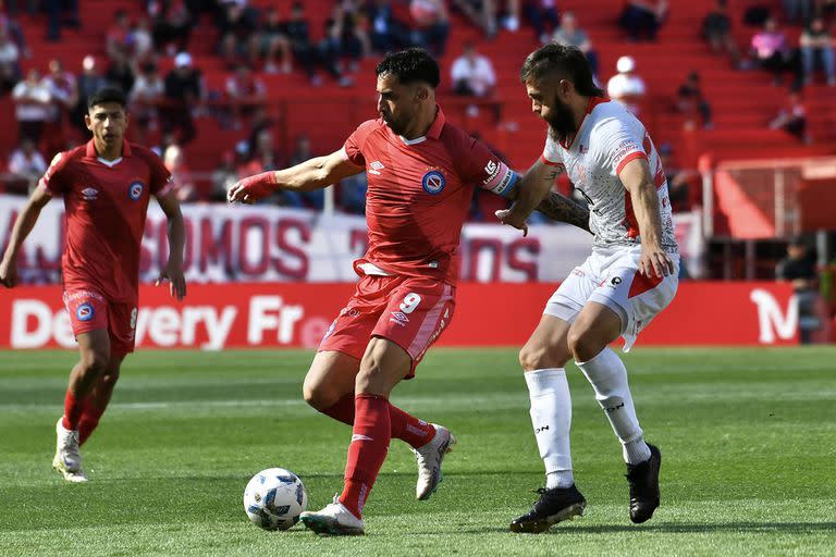 Gabriel Avalos, jugando para Argentinos ante Instituto