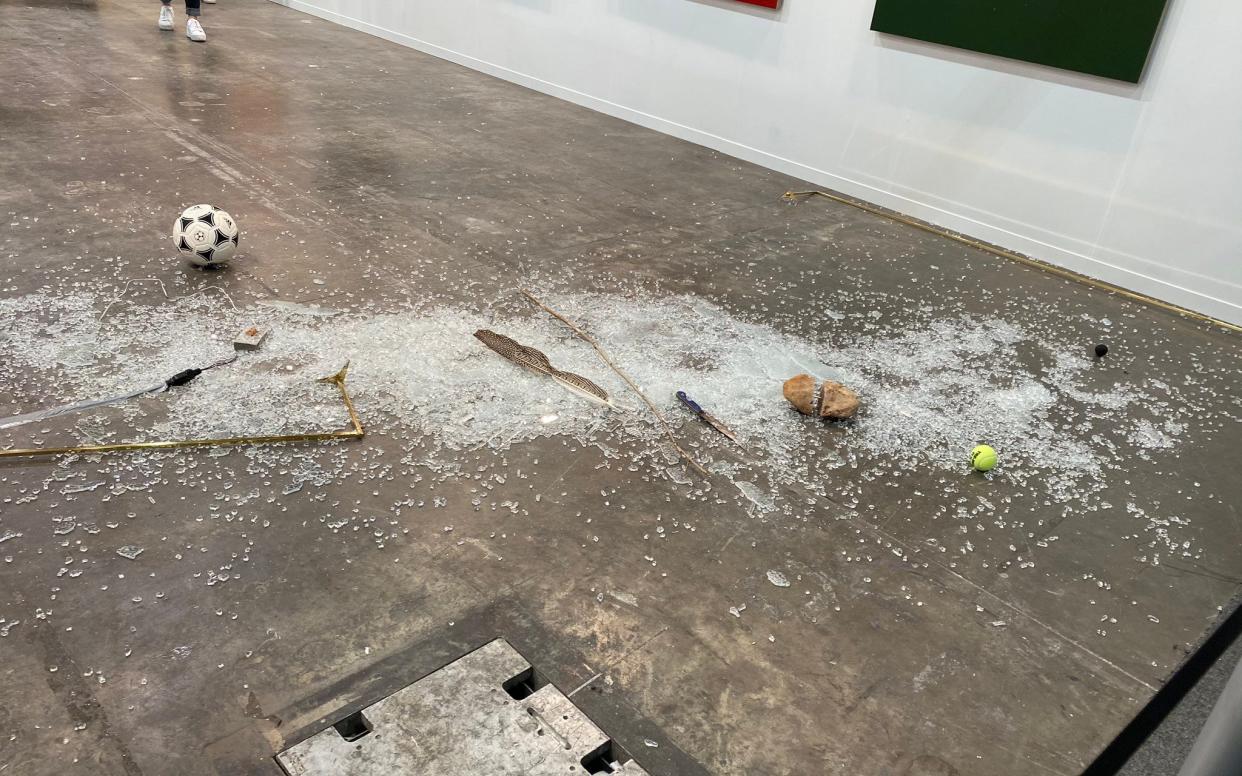 In 2020, the critic Avelina Lésper accidentally smashed a piece of contemporary art by Mexican artist Gabriel Rico