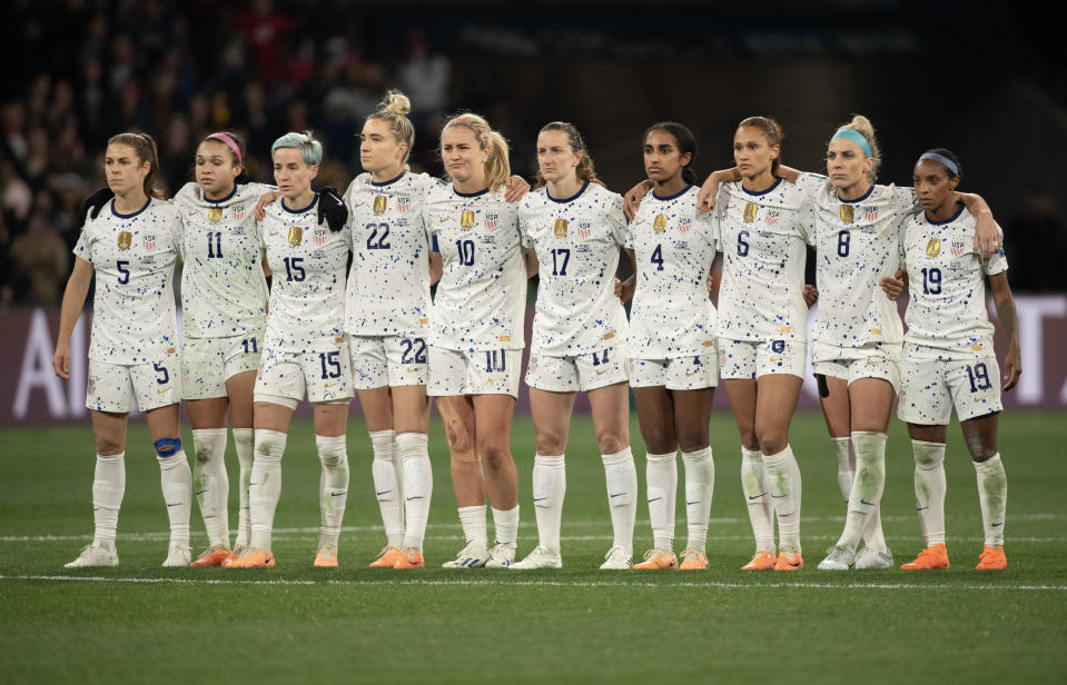 MELBOURNE, AUSTRALIA - AUGUST 6: (From left to right) Kelley O'hara, Sophia Smith, Megan Rapinoe, Kristie Mewis, Lindsey Horan, Andi Sullivan, Naomi Girma, Lynn Williams, Julie Ertz and Crystal Dunn of USA line up ahead of the penalty shoot out during the FIFA Women's World Cup Australia & New Zealand 2023 Round of 16 match between Winner Group G and Runner Up Group E at Melbourne Rectangular Stadium on August 6, 2023 in Melbourne, Australia. (Photo by Joe Prior/Visionhaus via Getty Images)