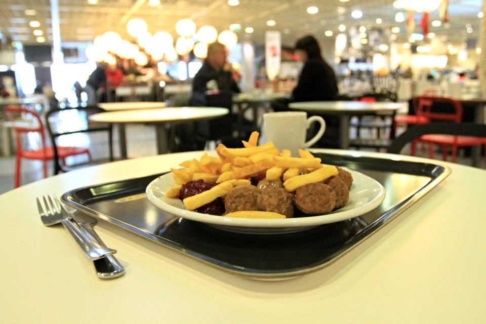 Entwarnung: Auch weiterhin bietet die Ikea-Landesorganisation in ihren Restaurants Köttbullar mit Pommes Frites an. - Copyright: AFP / Getty Images