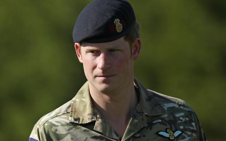 Statt wie sein Bruder William die Universität zu besuchen, ging Prinz Harry nach einem Gap Year direkt zur Armee und machte dort Karriere. (Bild: Sean Gallup/Getty Images)