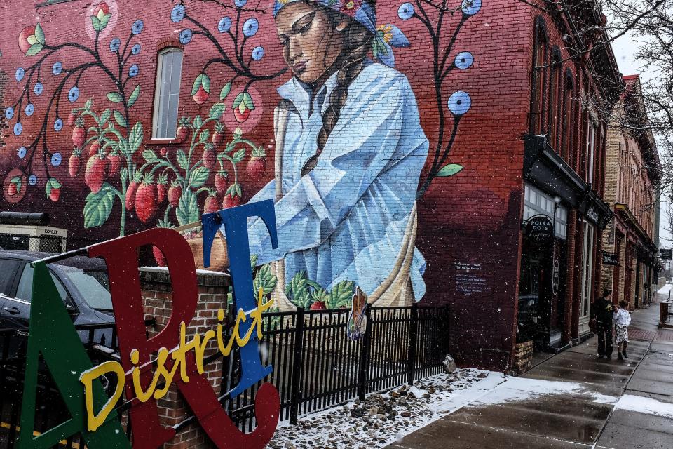 Lansing residents love art. What's more, we love local art and artists. Check out numerous locations and events throughout the city and you'll see what we mean.