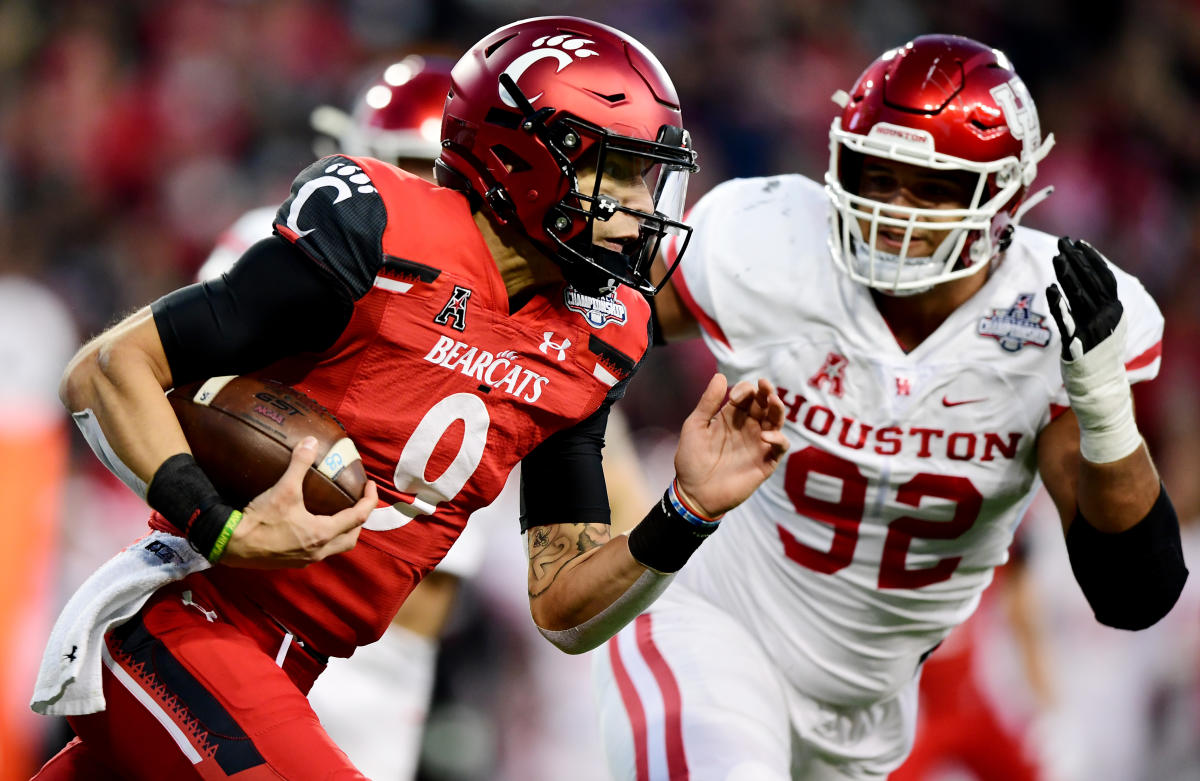 NCAA football Cincinnati beats Houston, likely headed to CFP Yahoo Sport