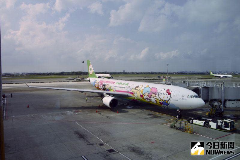 ▲長榮航空 BR5288 專案航班由 Hello Kitty 夢想機執飛，午自桃園機場起飛後，沿途經過日本琉球列島西端上空，並順著台灣東部海岸線至恆春半島後，再依原航線北返。（圖／記者陳致宇攝）