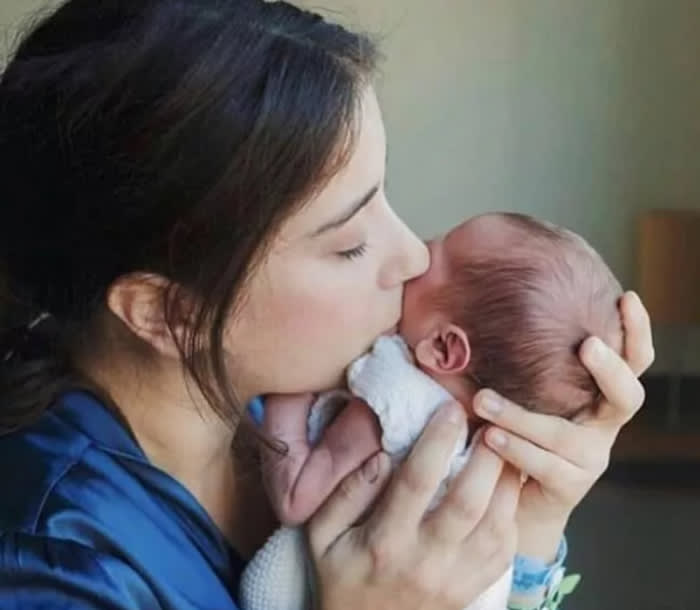 Hazal Kaya (Nuestra historia) ha sido mamá por segunda vez