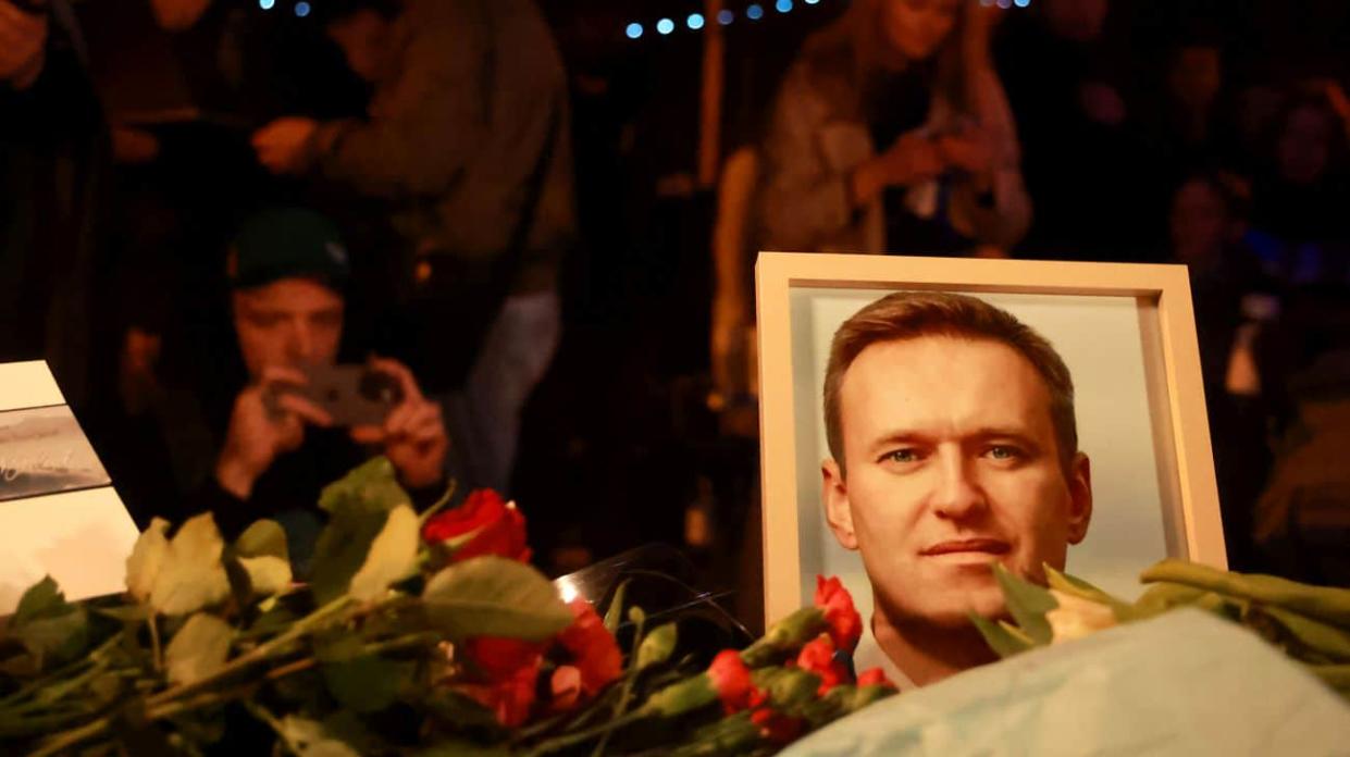 Vigil for Alexei Navalny held in front of the Russian Consulate General in Munich. Stock photo: Getty Images