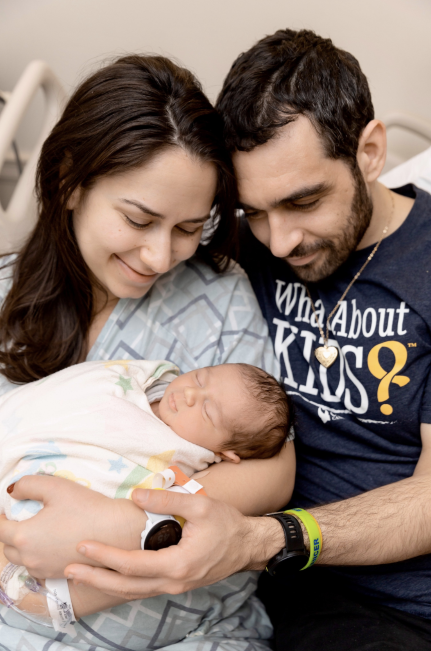 Andrew Kaczynski poses with his wife Rachel Louise Ensign and their newborn daughter. (Photo: Andrew Kaczynski/Twitter)