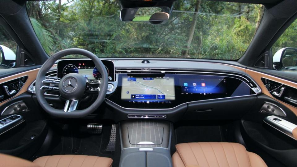 既然要強調更科技豪華的用車體驗，那麼絕對不能夠錯過最新MBUX Supercreen螢幕。(圖片來源/ 地球黃金線)
