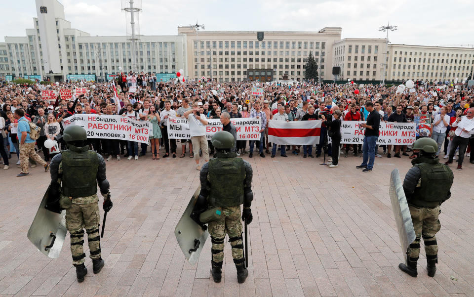 Image: Opposition supporters protest against presidential election results in Minsk (Vasily Fedosenko / Reuters)