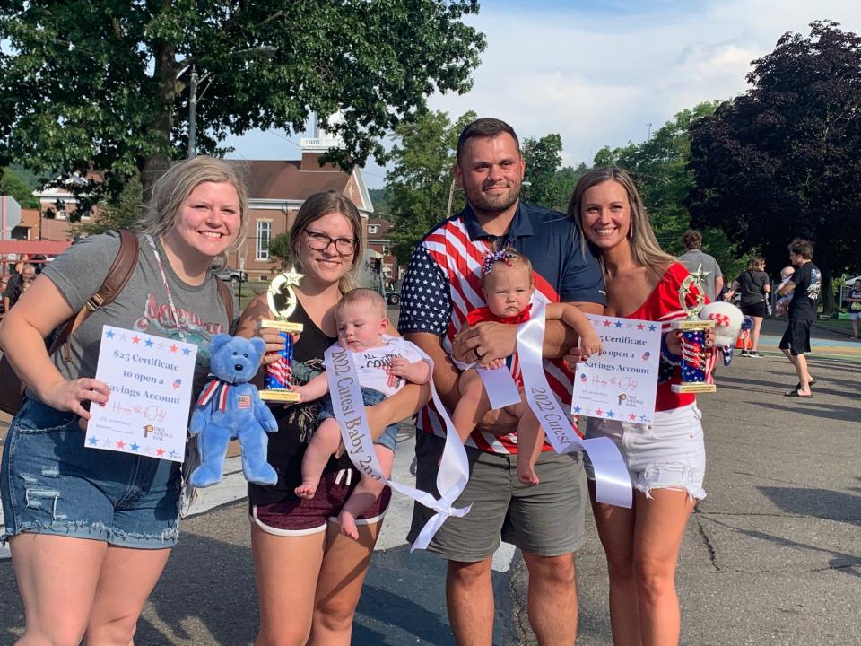 Aunt Trisha Stocker (left) poses with Brandy Adkins, holding Huntley Riddle and Logan Ridgway, holding Isla, and Chelsea Ridgway.