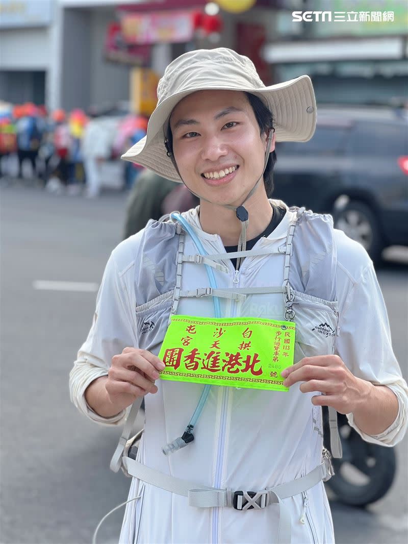 八點檔小男神鄭宇翔初體驗白沙屯媽祖進香。（圖／記者鄭尹翔、林宥村攝影）