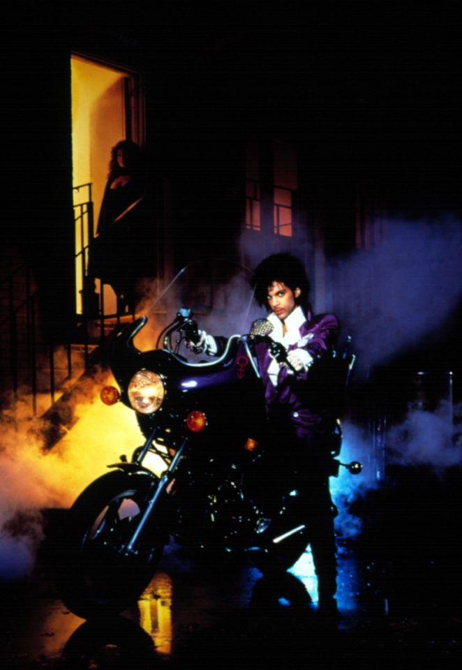 Das Poster zum Film „Purple Rain“ von 1984, auf dem Prince in seinem unbestritten unvergesslichsten Look zu sehen ist