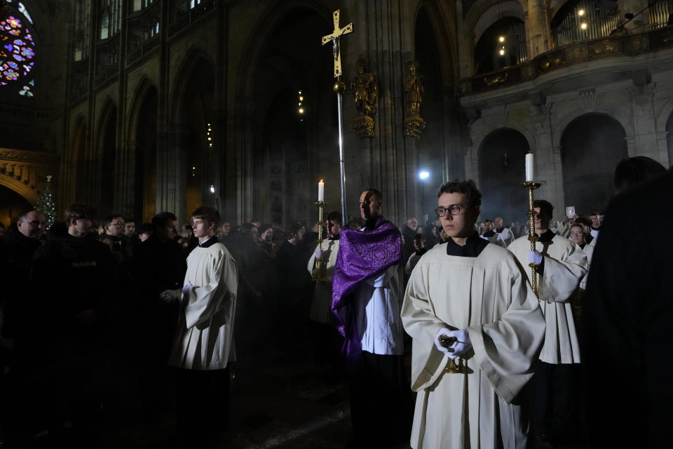 Memorial service for the victims of Philosophical Faculty of Charles University shooting is held in then St. Vitus Cathedral in Prague, Czech Republic, Saturday, Dec. 23, 2023. Czech police are investigating why a student went on a dayslong violent rampage culminating in a shooting at the university he attended in Prague that left 14 dead and dozens wounded. (AP Photo/Petr David Josek)