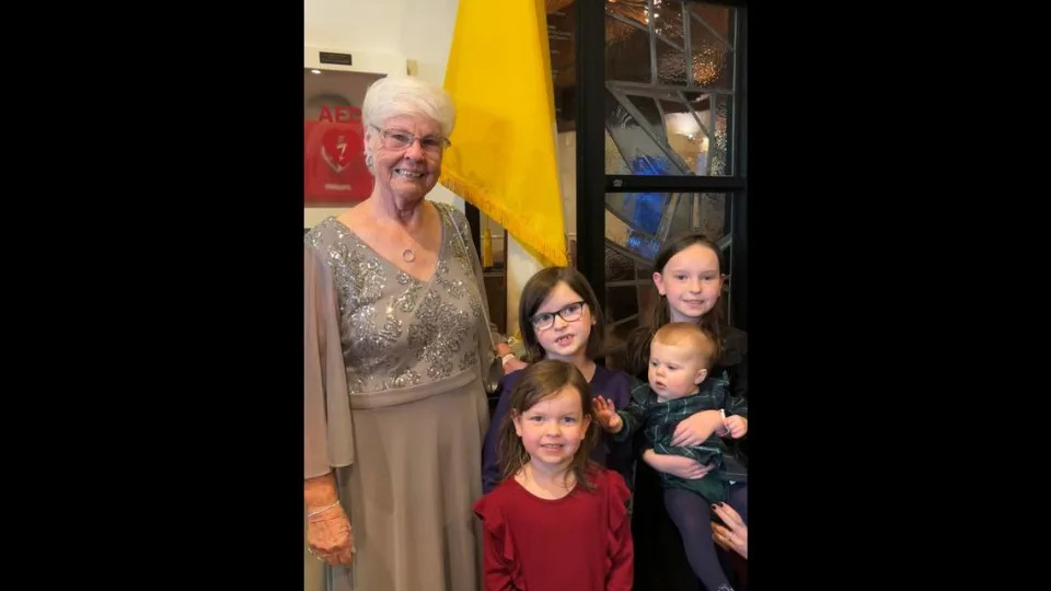 Gloria Serge and her great grandchildren.