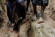 <p>Rohingya refugees climb down a hill after crossing the Bangladesh-Myanmar border in Cox’s Bazar, Bangladesh, Sept. 8, 2017. (Photo: Danish Siddiqui/Reuters) </p>