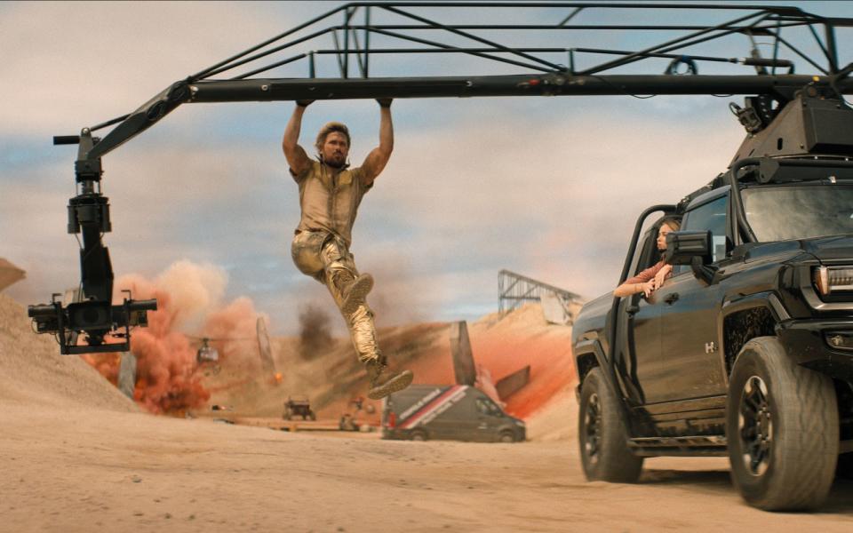 Als Stuntman ist Colt Seavers (Ryan Gosling) in halsbrecherischen Aktionen voll in seinem Element. (Bild: Universal Studios)