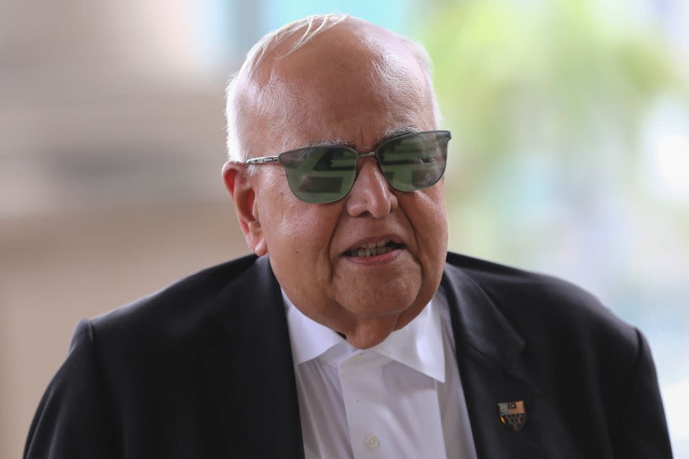 In his counter-affidavit filed at the High Court yesterday, former Federal Court judge Datuk Seri Gopal Sri Ram said he never told Apandi that he was a messenger for Dr Mahathir who allegedly wanted Najib arrested. — Picture by Yusof Mat Isa