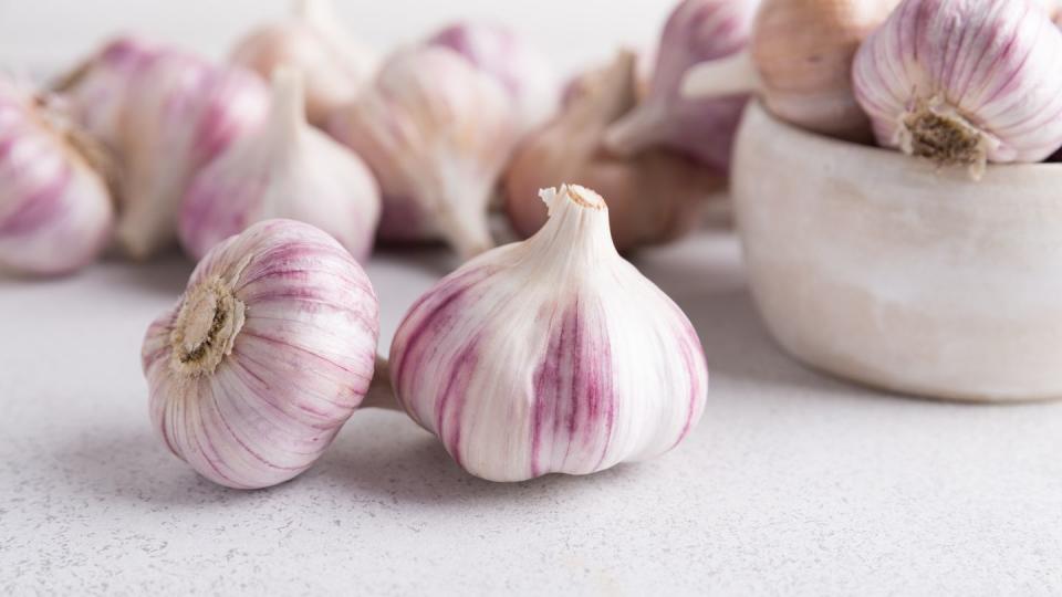 garlic bulbs with garlic cloves