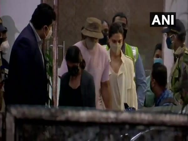 Actor Deepika Padukone along with her husband Ranveer Singh reached Mumbai, Maharashtra. Photo/ANI