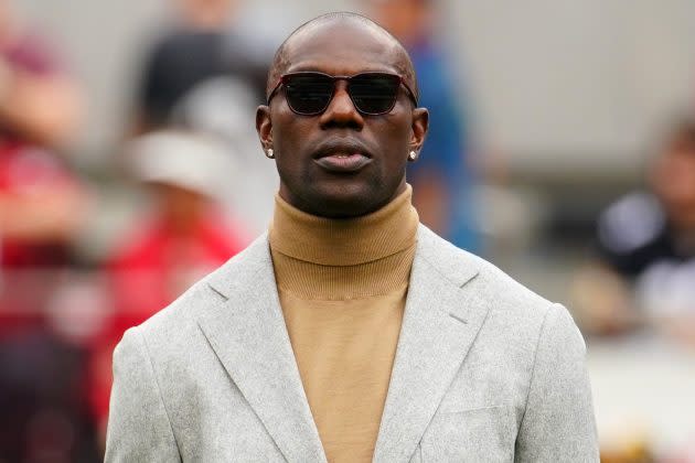 Terrell Owens says man he punched at CVS threatened him, fan