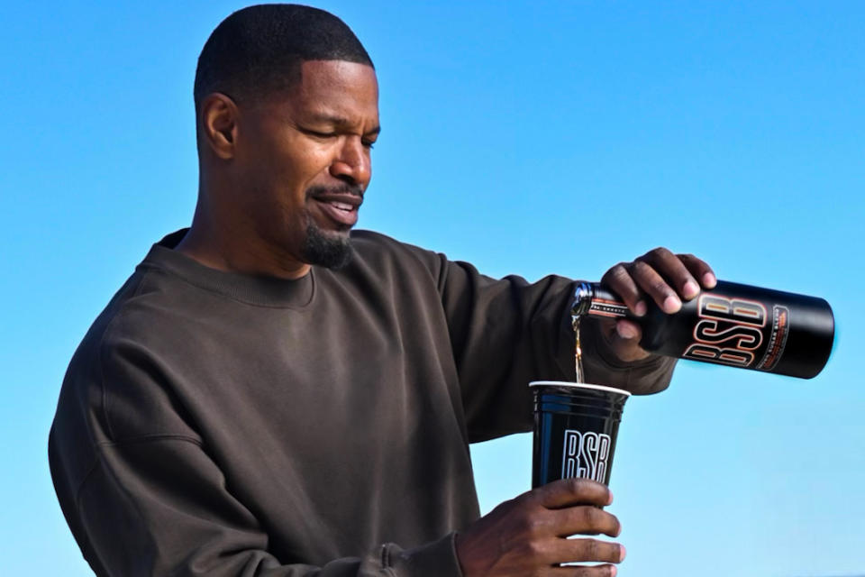 Jamie Foxx pouring whiskey