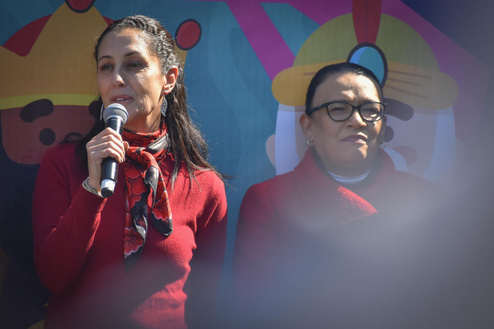 MEXICO CITY, MEXICO - 2020/01/06: Claudia Sheinbaum, Mexico City´s Mayor  and Rosa Icela Rodriguez, Secretary of Government attend the Epiphany Day celebration. This year the Mexico City Government organised a feast with kings thread pastries, toys and a thousand piñatas for the kids. (Photo by Guillermo Diaz/SOPA Images/LightRocket via Getty Images)