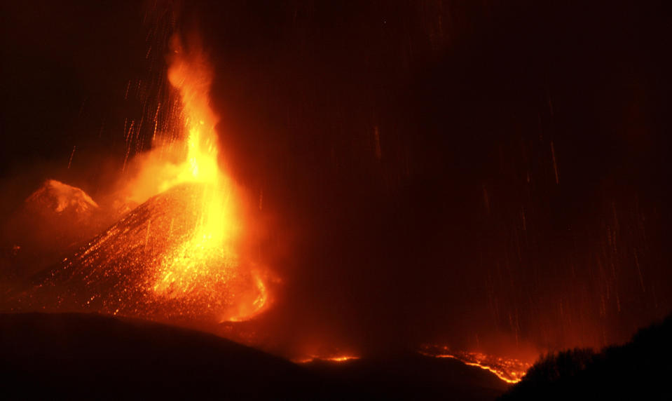 Mount Etna spews volcanic ash during an eruption on the southern Italian island of Sicily April 1, 2012. Mount Etna is Europe's tallest and most active volcano. REUTERS/Antonio Parrinello (ITALY - Tags: DISASTER ENVIRONMENT)