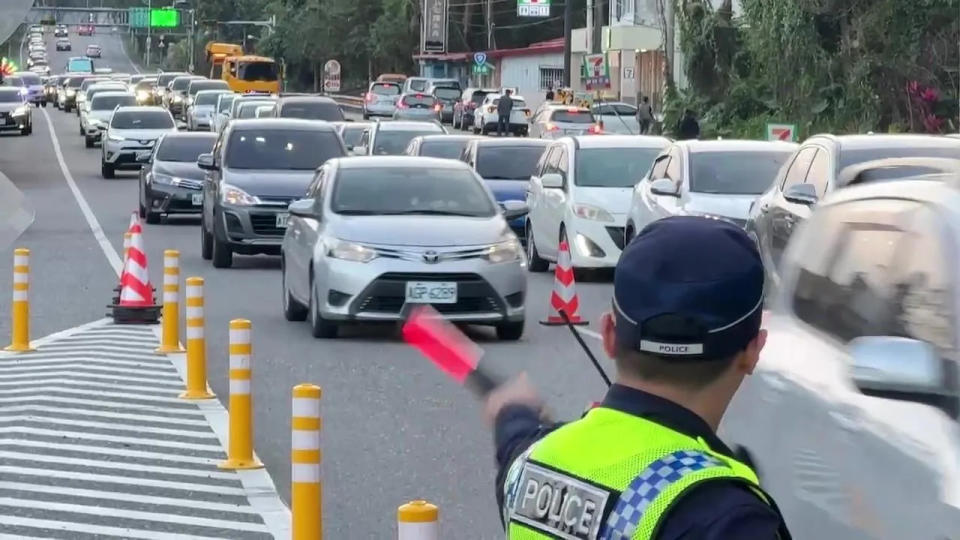 <strong>大年初四，合歡山區湧入大樣走春車潮。（圖／翻攝畫面）</strong>