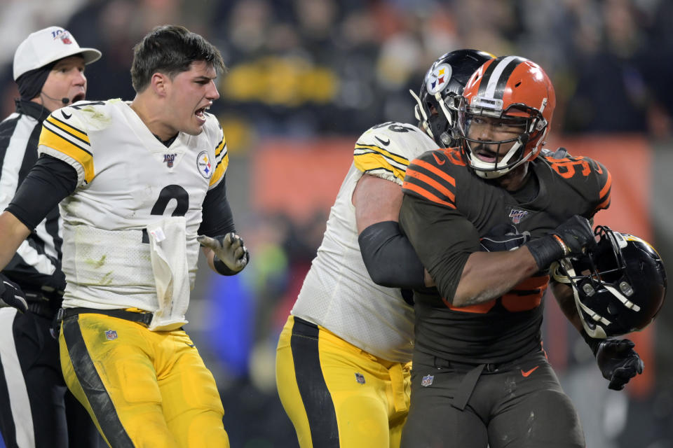 Steelers QB Mason Rudolph, left, reportedly may only receive a $35,000 fine for fighting in Thursday night's game. (AP/David Richard)