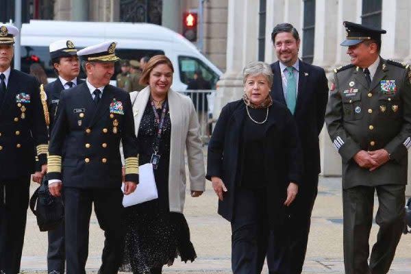 AMLO estuvo acompañado por los secretarios de la Defensa, Marina y Relaciones Exteriores. (Foto: SRE)