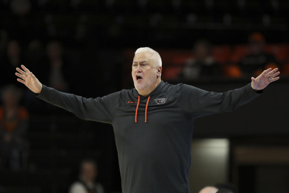 Oregon State coach Wayne Tinkle calls out to players during the second half of the team's NCAA college basketball game against Utah in Corvallis, Ore., Thursday, Jan. 26, 2023. Utah won 63-44. (AP Photo/Amanda Loman)