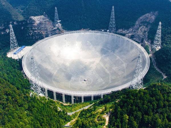 位於貴州的世界最大射電望遠鏡FAST，官方宣布，「中國天眼有了新發現」。（翻攝自人民日報twitter）