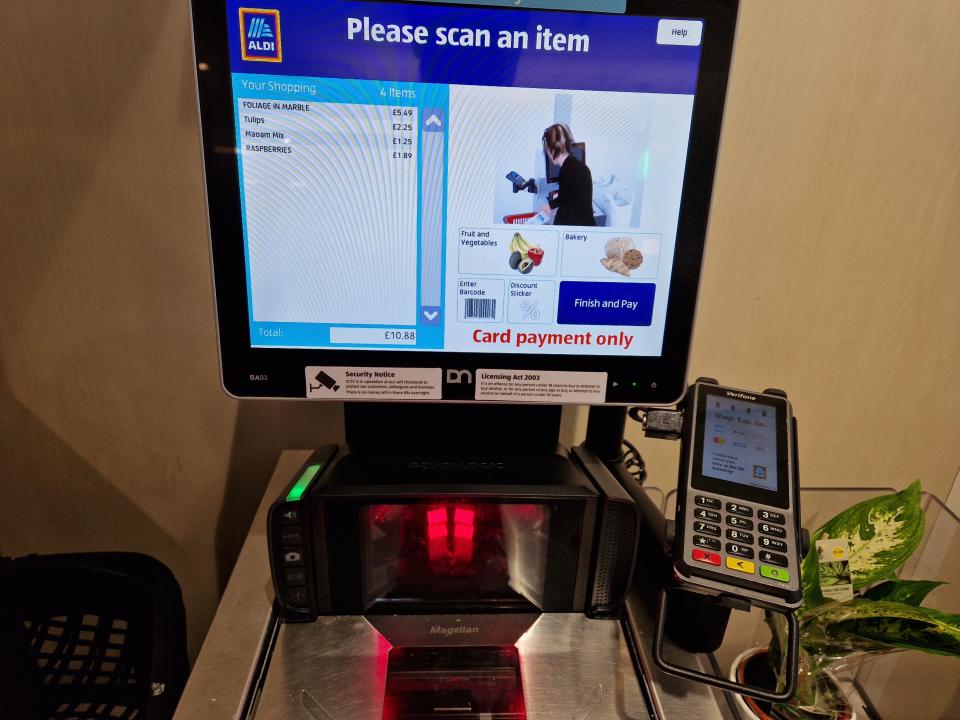 Self checkout screen at UK Aldi