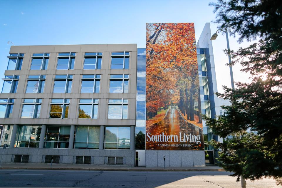 The new seasonal mural on the Dotdash Meredith building on 17th Street and Locust Street in Des Moines features an image from Southern Living magazine.