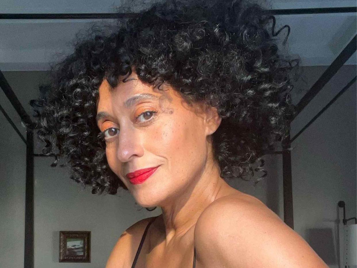 <p><a href="https://www.instagram.com/p/CiWKjbeP-hO/?hl=en&img_index=1">@traceeellisross</a> / instagram</p>