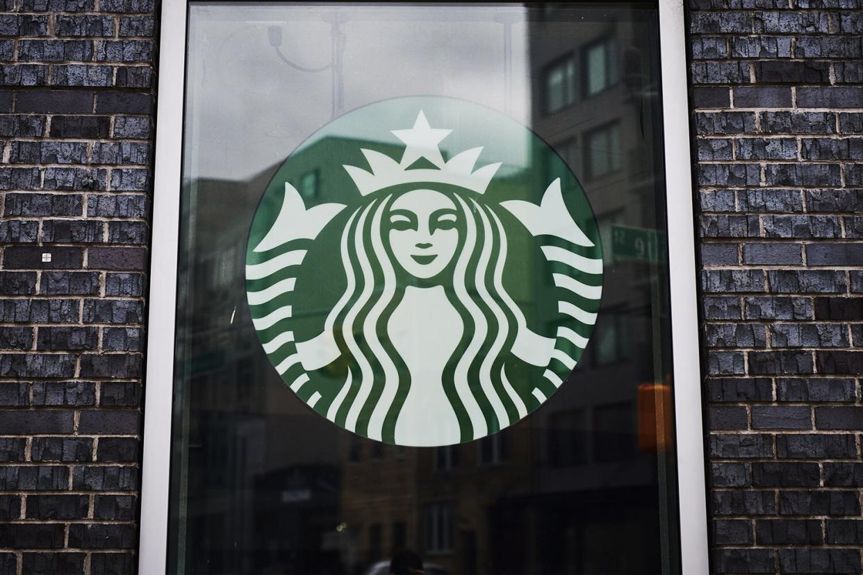 Signage is displayed at a temporarily closed Starbucks coffee shop in the Brooklyn borough of New York, U.S., on Monday, April 27, 2020. Starbucks Corp. is scheduled to release earnings figures on April 28. Photographer: Gabby Jones/Bloomberg via Getty Images