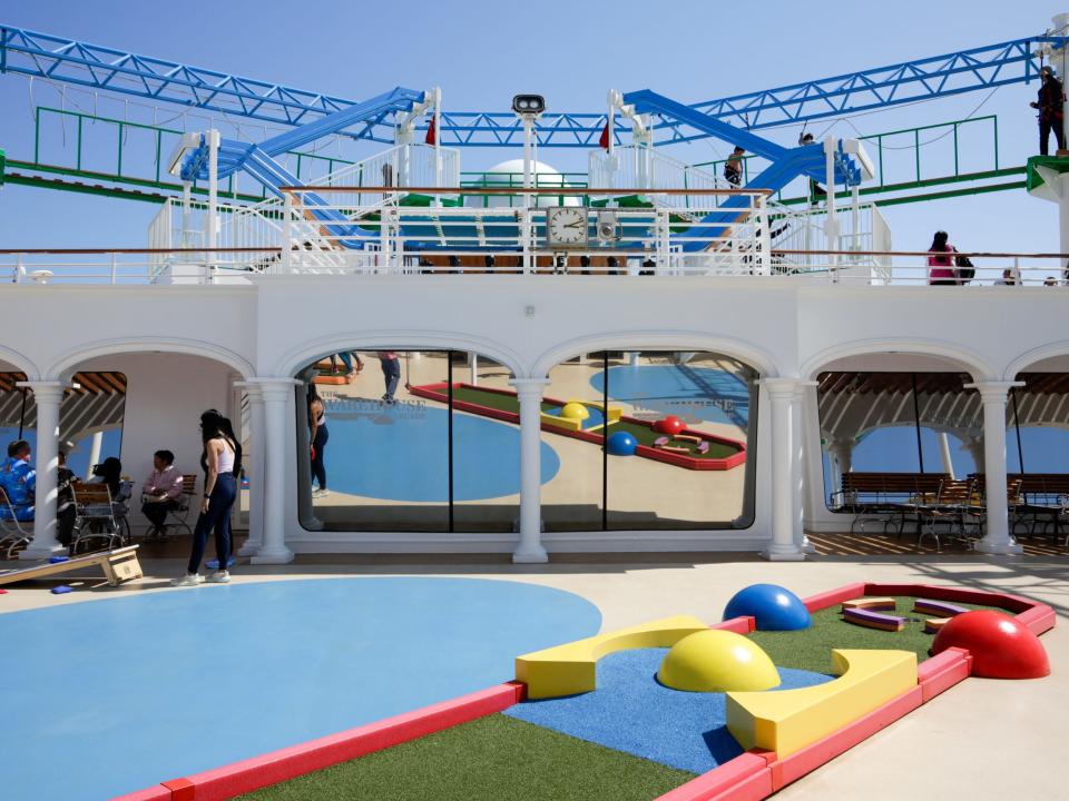 mini-golf course by a mirrored wall on Carnival Firenze