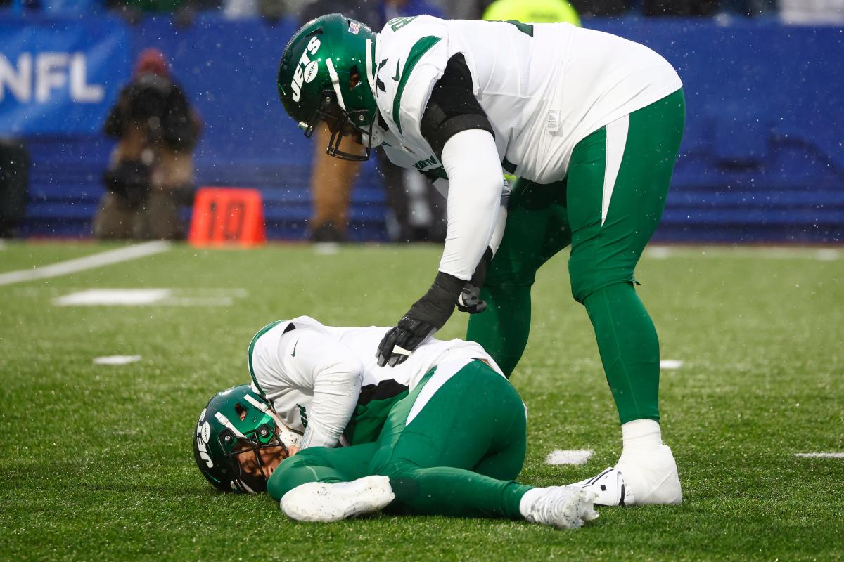 Jets' Mike White Transported to Hospital as Precaution After Injuries vs.  Bills, News, Scores, Highlights, Stats, and Rumors