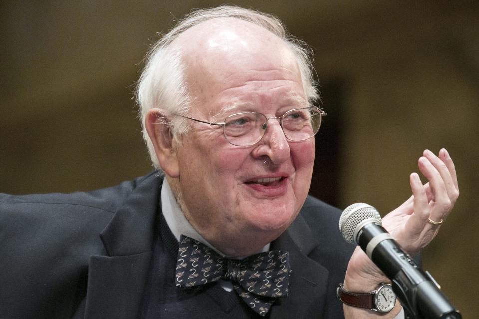 Der britische Wirtschaftswissenschaftler Angus Deaton von der Princeton University beantwortet Fragen auf einer Pressekonferenz nach der Verleihung des Wirtschaftsnobelpreises 2015 auf dem Campus der Princeton University in Princeton, New Jersey, 12. Oktober 2015 - Copyright: REUTERS/Dominick Reuter