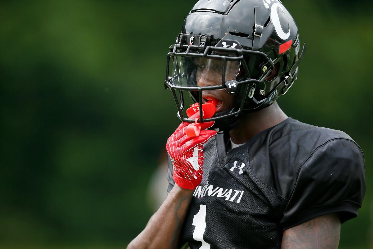 December 31, 2021: Cincinnati Bearcats cornerback Ahmad Gardner (1) during  the Cotton Bowl Classic Football Game between the University of Cincinnati  Bearcats and the University of Alabama Crimson Tide at AT&T Stadium