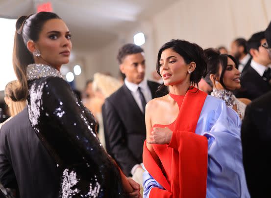Digging deeper into their contrasting personalities, Lawrence asked Kylie Jenner about the things that bring her and Kendall Jenner closer and the differences “that are more difficult to navigate.”