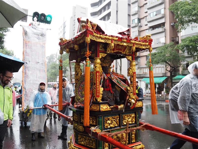 木柵集應廟供奉保儀尊王、申國夫人。（圖／翻攝自台北木柵 集應廟【保儀尊王 申國夫人】臉書）