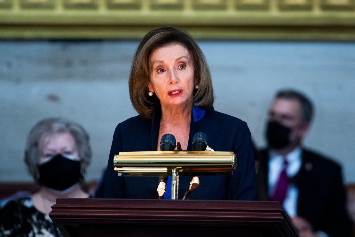 Nancy Pelosi habla durante el servicio para el oficial del Capitolio de los Estados Unidos, William Evans, el 13 de abril de 2021 en Washington, DC. (Getty Images)