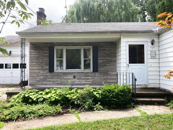 The exterior of Bloom's house before the renovation.