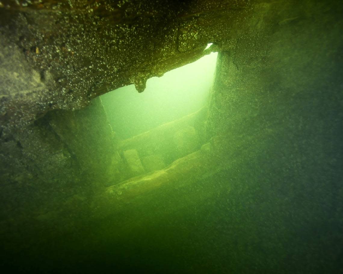 One of the portholes of the Äpplet from which cannons or guns would be fired.