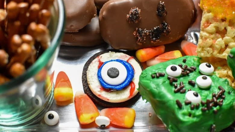 Halloween candy platter 