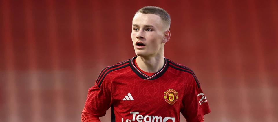 Manchester United u18s treble winning trio rewarded with first professional deals