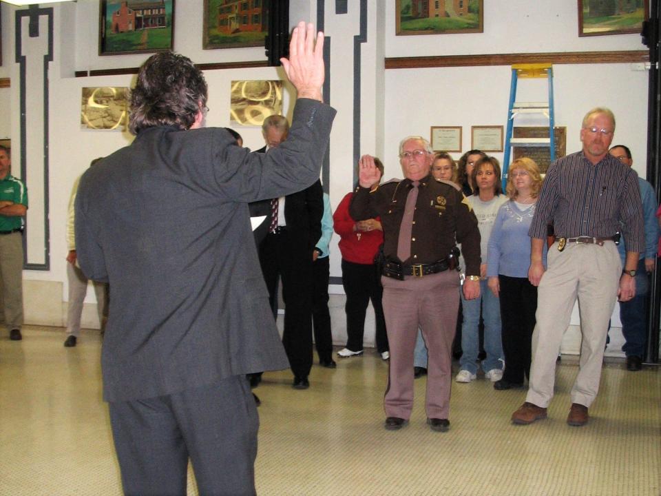 Harley Melton takes the oath of office from Judge Frank Nardi.