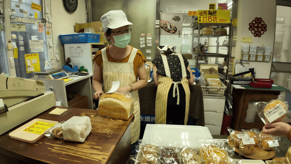 從店內擺設到菜單都充滿日式風格，是女星綾瀨遙來台的愛店之一。（鏡新聞）